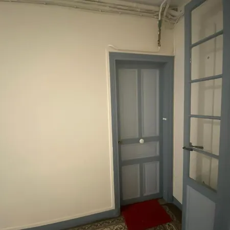 Private In A Two-bedroom In ホームステイ パリ